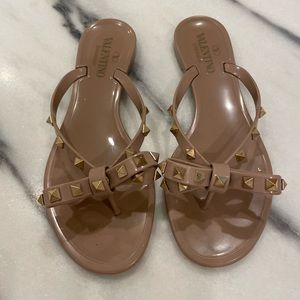 Valentino Garavani Rockstud Jelly Flip Flop Poudre Size 38/ US 8
